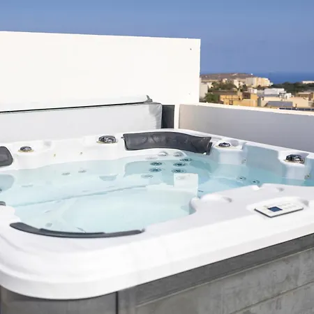 Lägenhet Terraced Penthouse With Views And Jacuzzi Xagħra