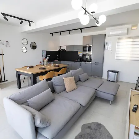 Terraced Penthouse With Views And Jacuzzi