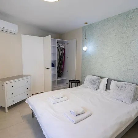 Apartment Terraced Penthouse With Views And Jacuzzi *