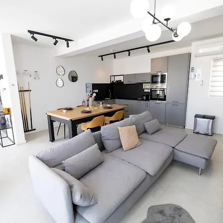 Terraced Penthouse With Views And Jacuzzi *