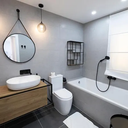 Апартаменты Terraced Penthouse With Views And Jacuzzi