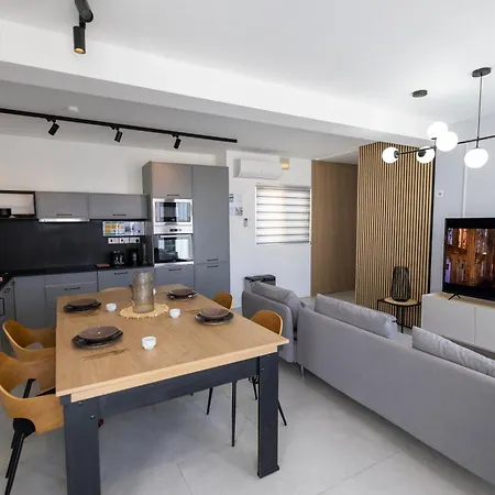 Terraced Penthouse With Views And Jacuzzi *