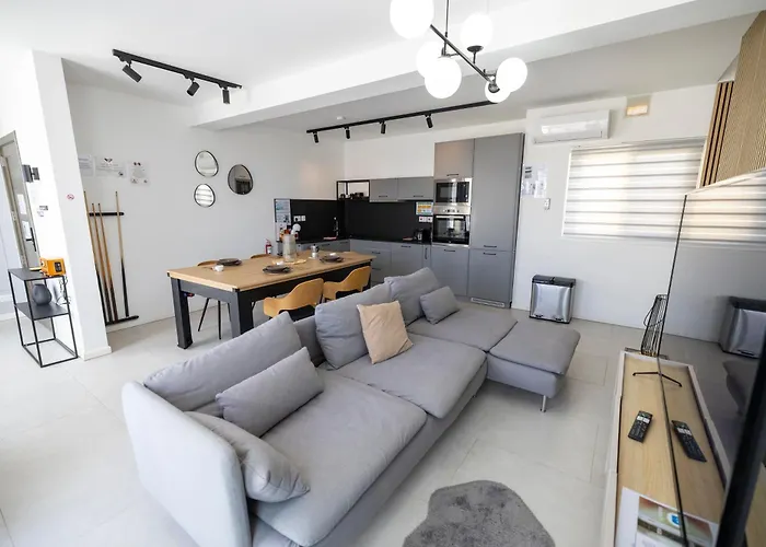 Terraced Penthouse With Views And Jacuzzi