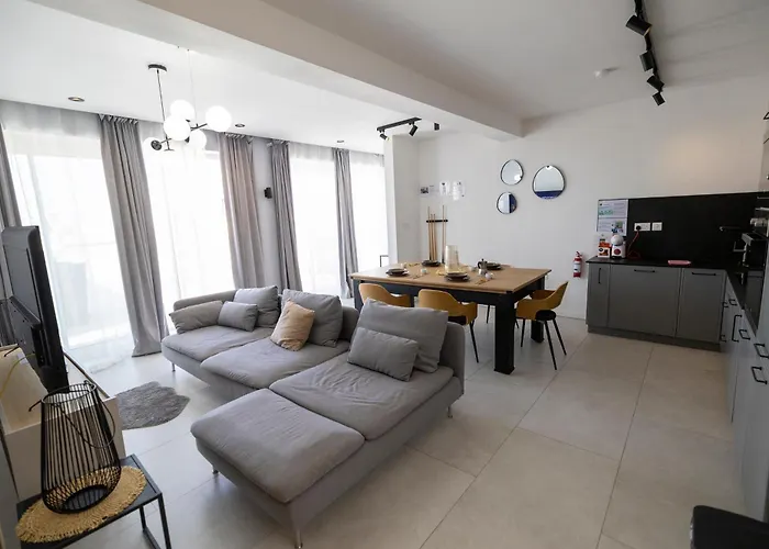 Terraced Penthouse With Views And Jacuzzi