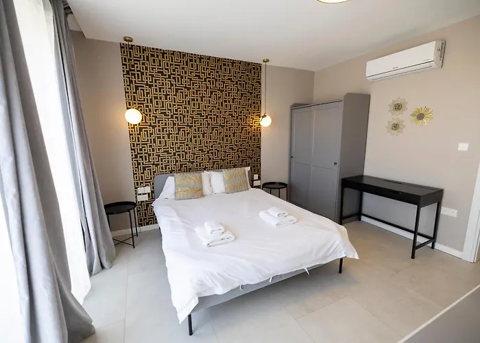 Terraced Penthouse With Views And Jacuzzi 公寓 *