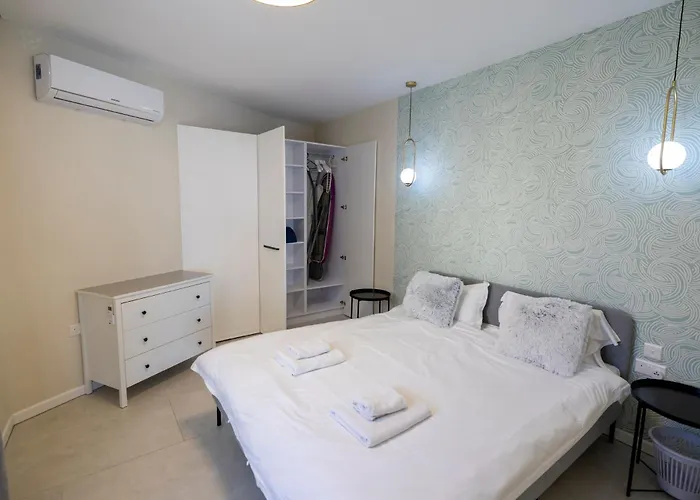 公寓 Terraced Penthouse With Views And Jacuzzi *