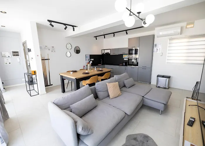 Terraced Penthouse With Views And Jacuzzi *