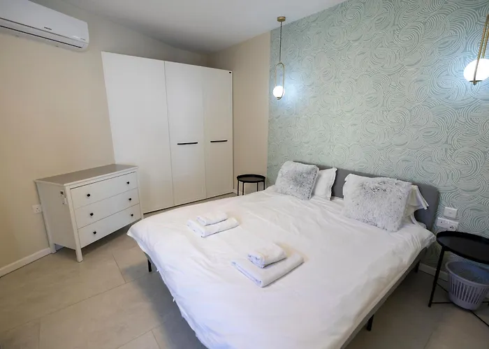 Terraced Penthouse With Views And Jacuzzi