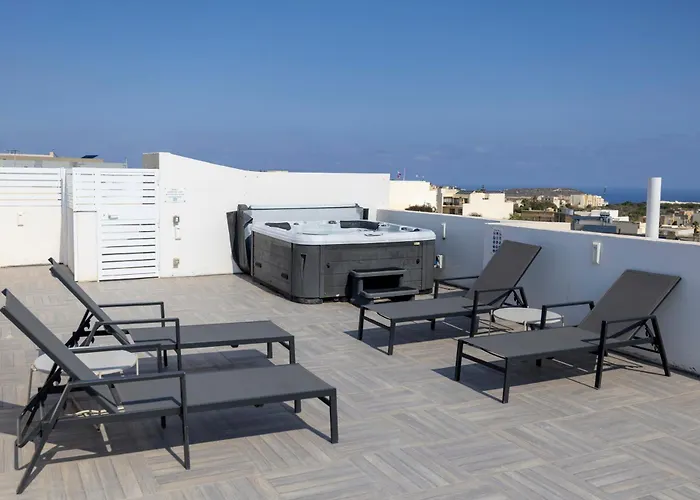 Terraced Penthouse With Views And Jacuzzi 公寓 *